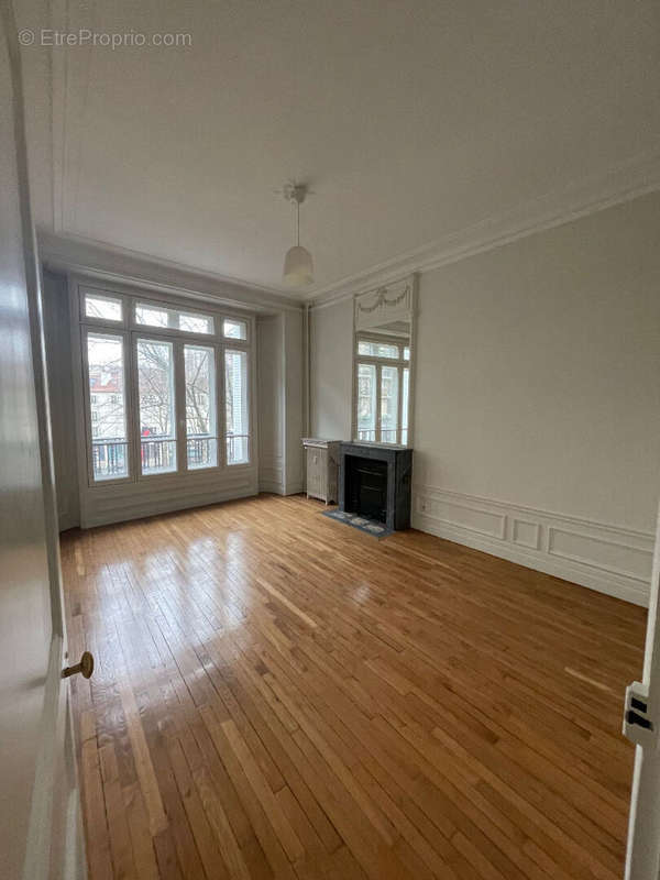 Appartement à PARIS-14E