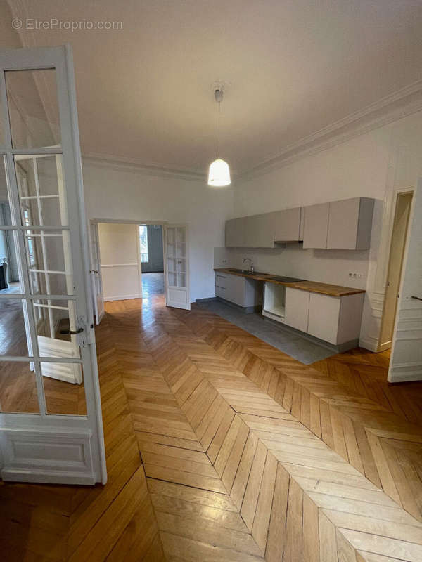 Appartement à PARIS-14E