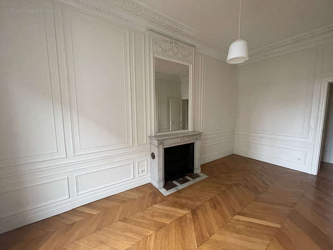 Appartement à PARIS-14E