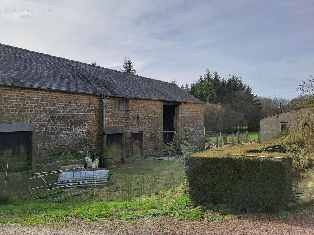 Maison à CARROUGES