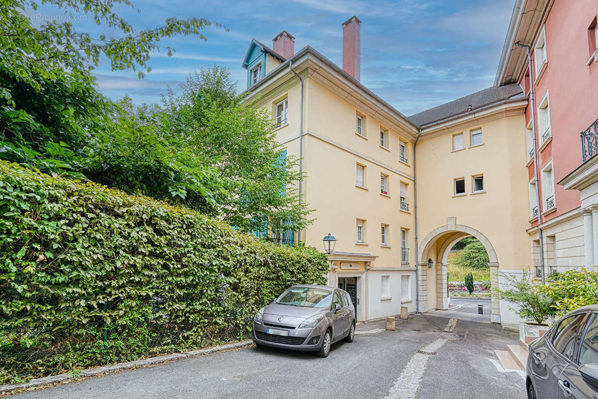 Appartement à LE PLESSIS-ROBINSON