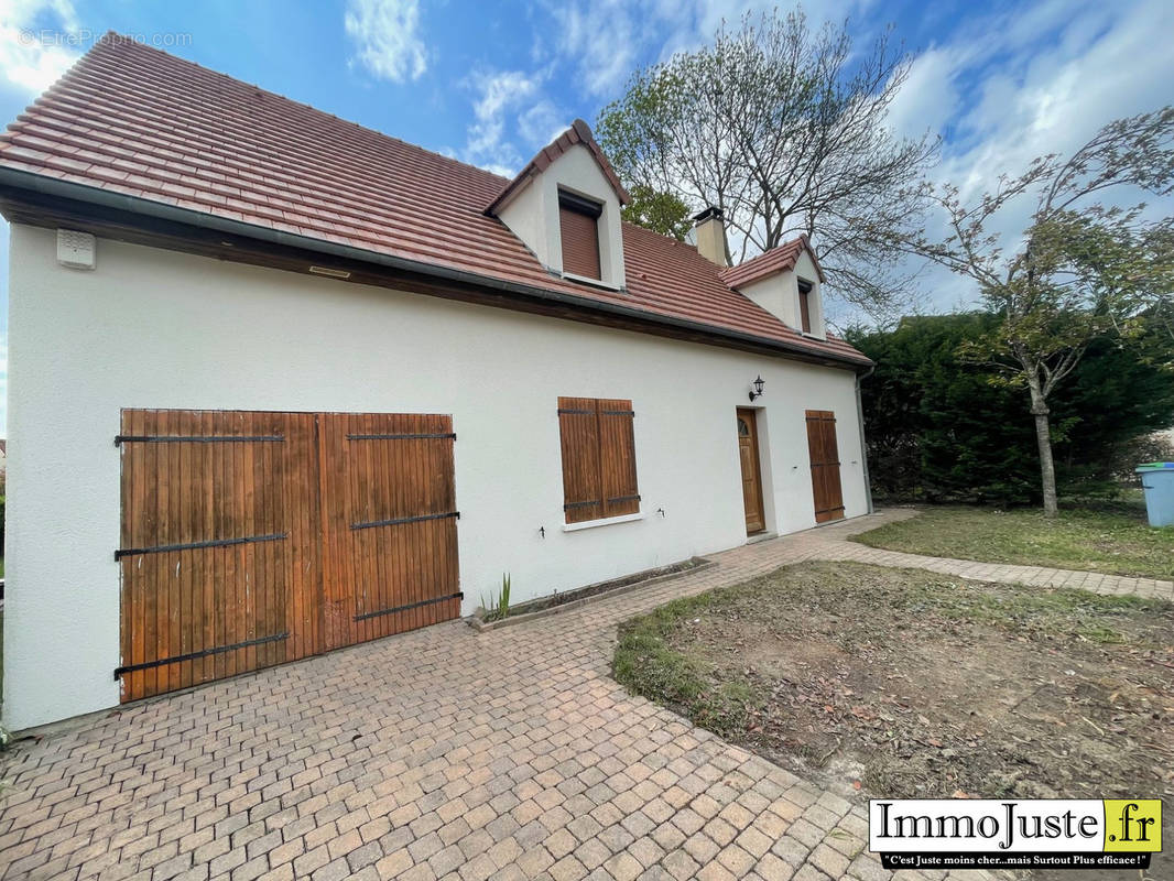 Maison à LE PERRAY-EN-YVELINES