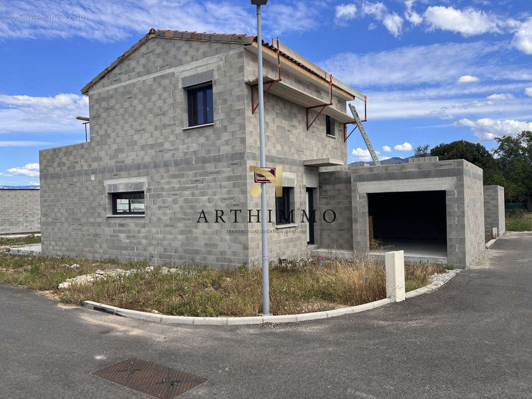 Maison à SAINT-LATTIER