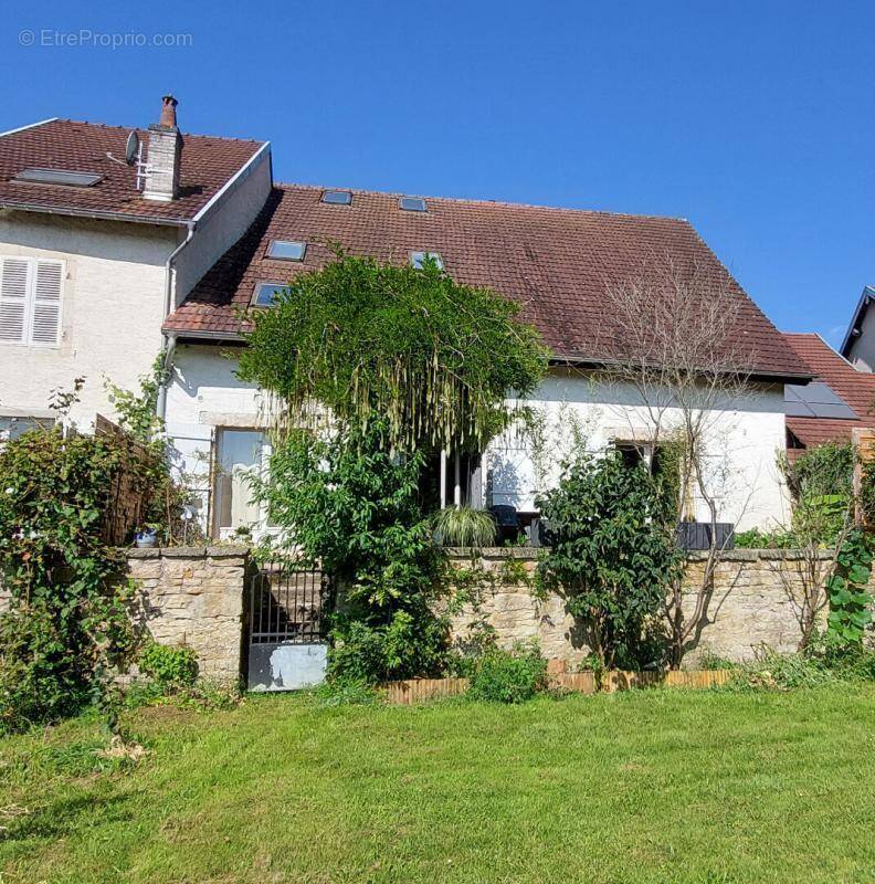 Maison à PORT-SUR-SAONE