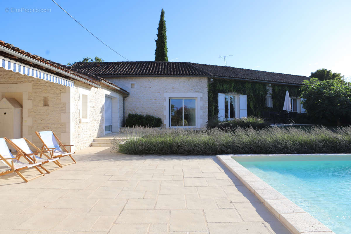 Maison à MOUTHIERS-SUR-BOEME