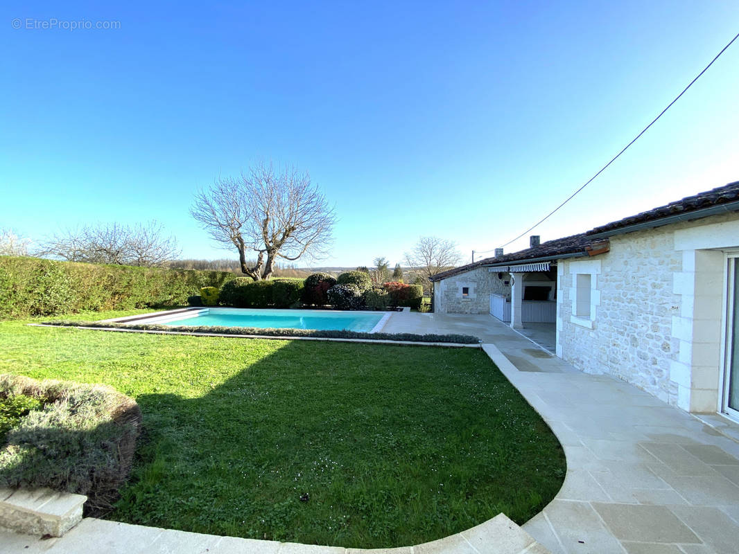 Maison à MOUTHIERS-SUR-BOEME