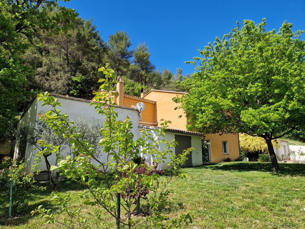 Maison à AUBRES