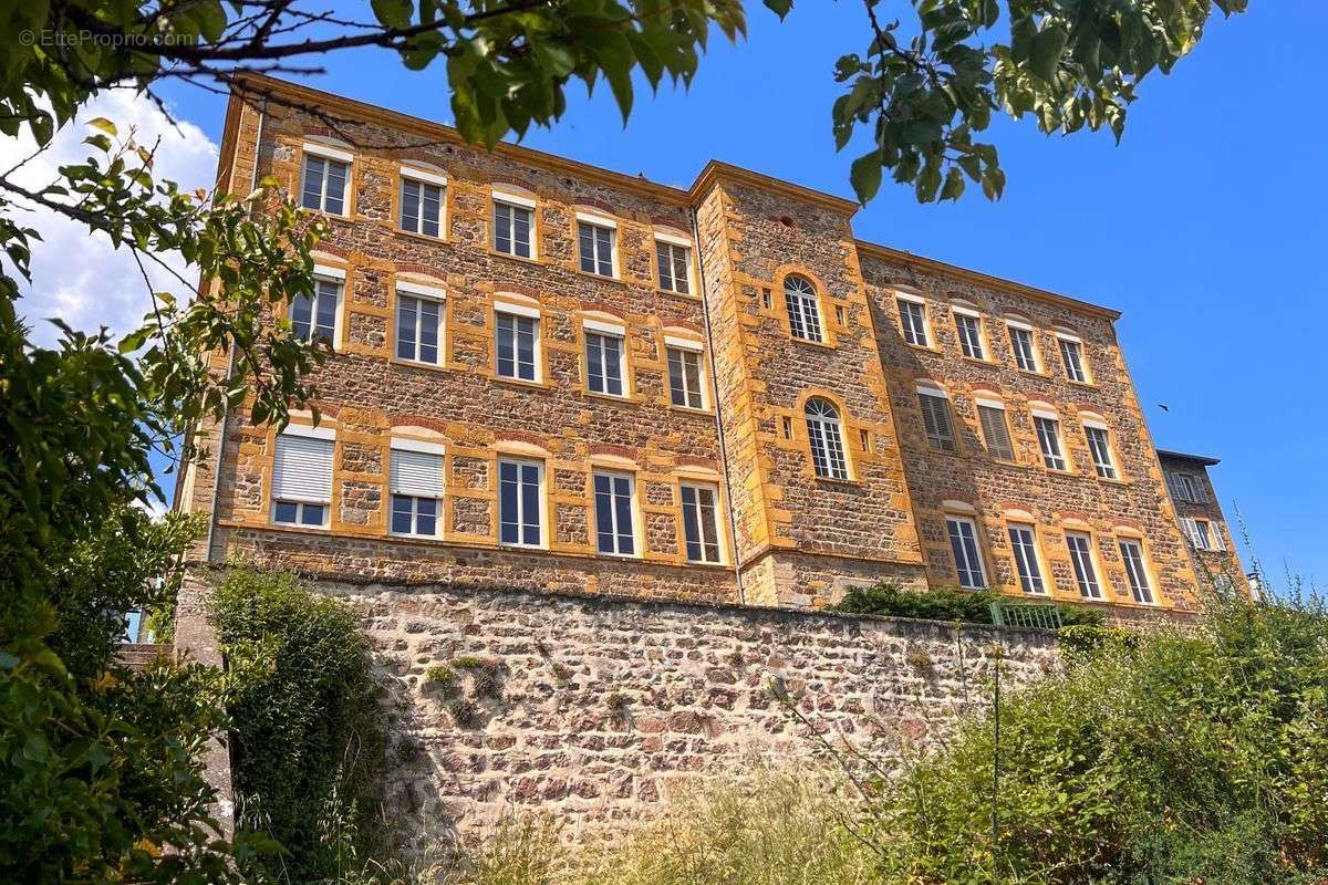 Appartement à SAINT-FORGEUX