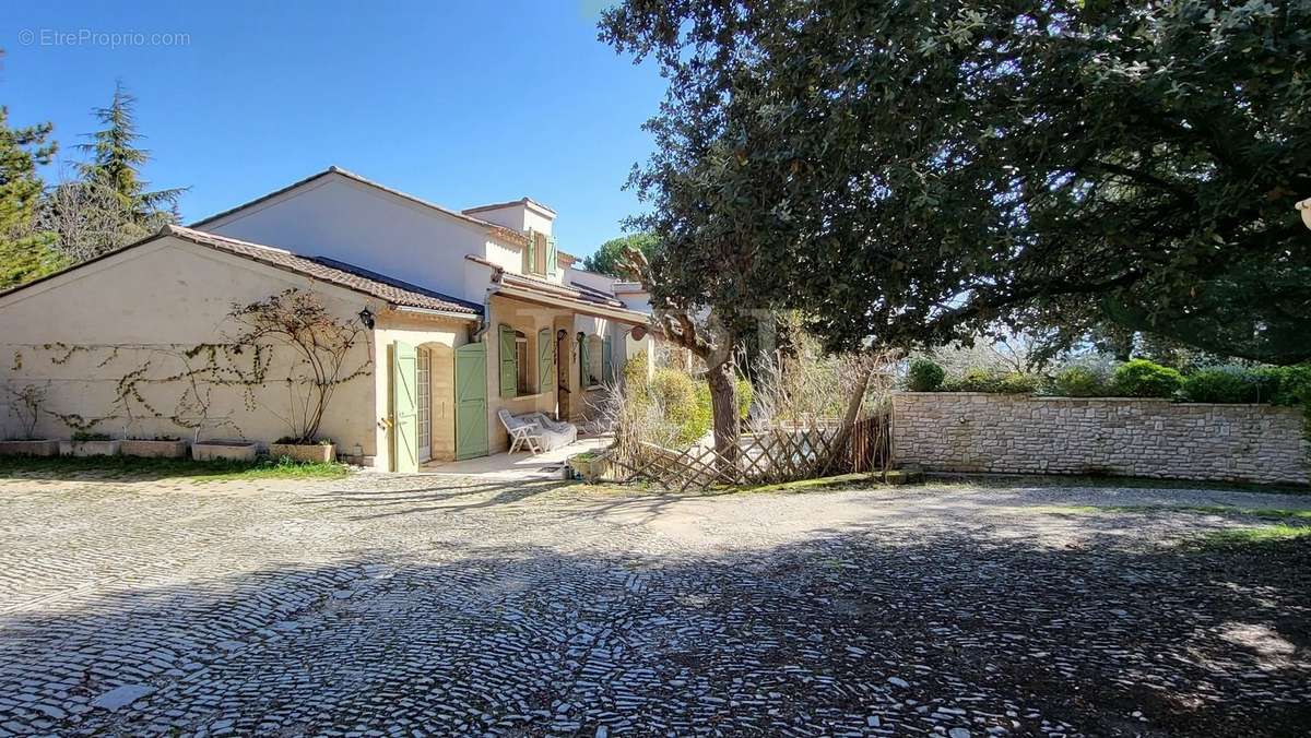 Maison à SAINT-SATURNIN-LES-APT