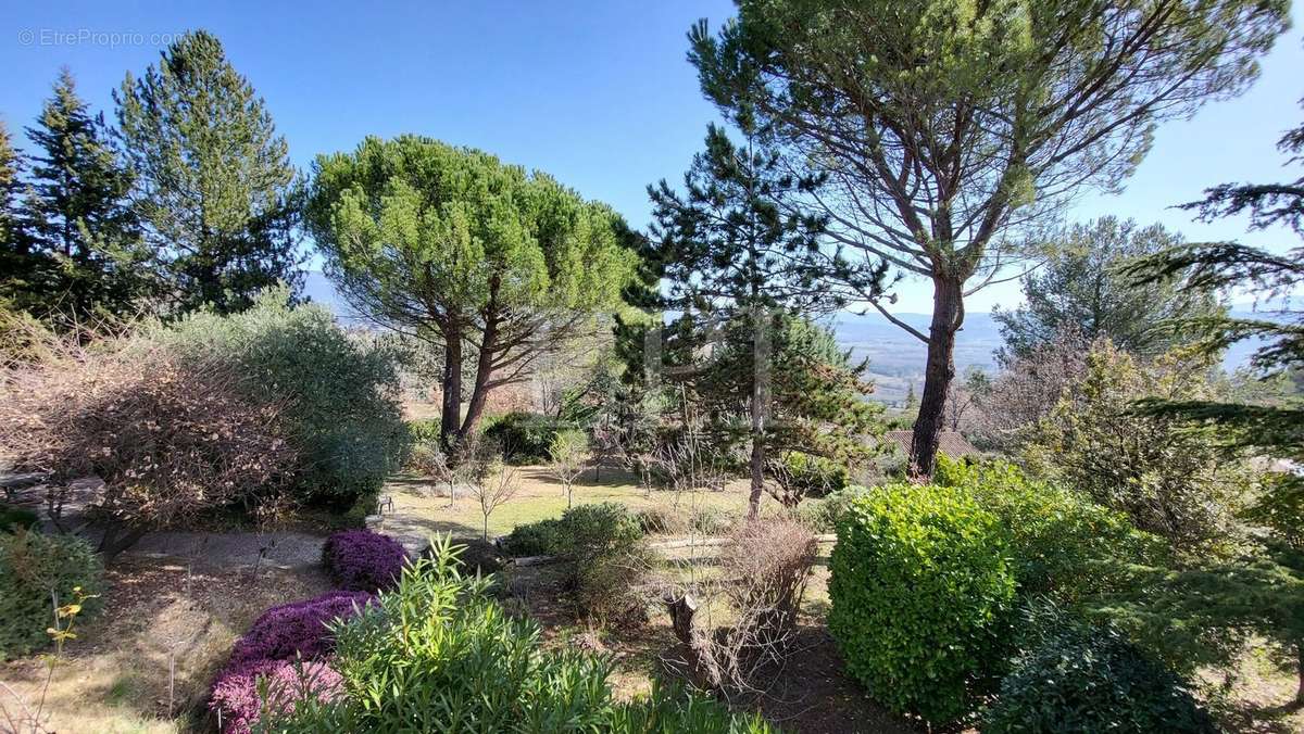 Maison à SAINT-SATURNIN-LES-APT