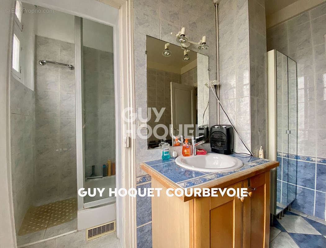 Appartement à COURBEVOIE