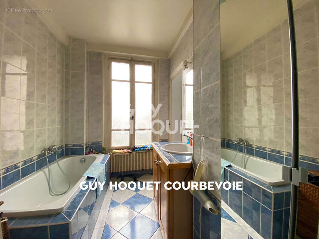 Appartement à COURBEVOIE