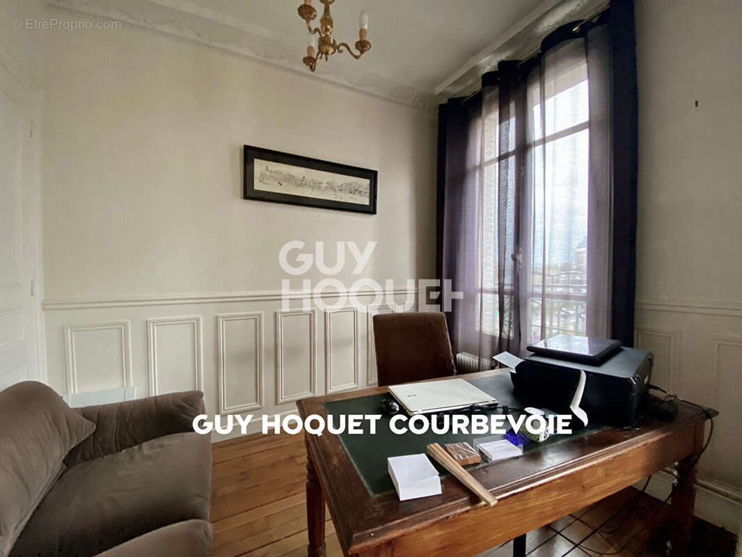 Appartement à COURBEVOIE