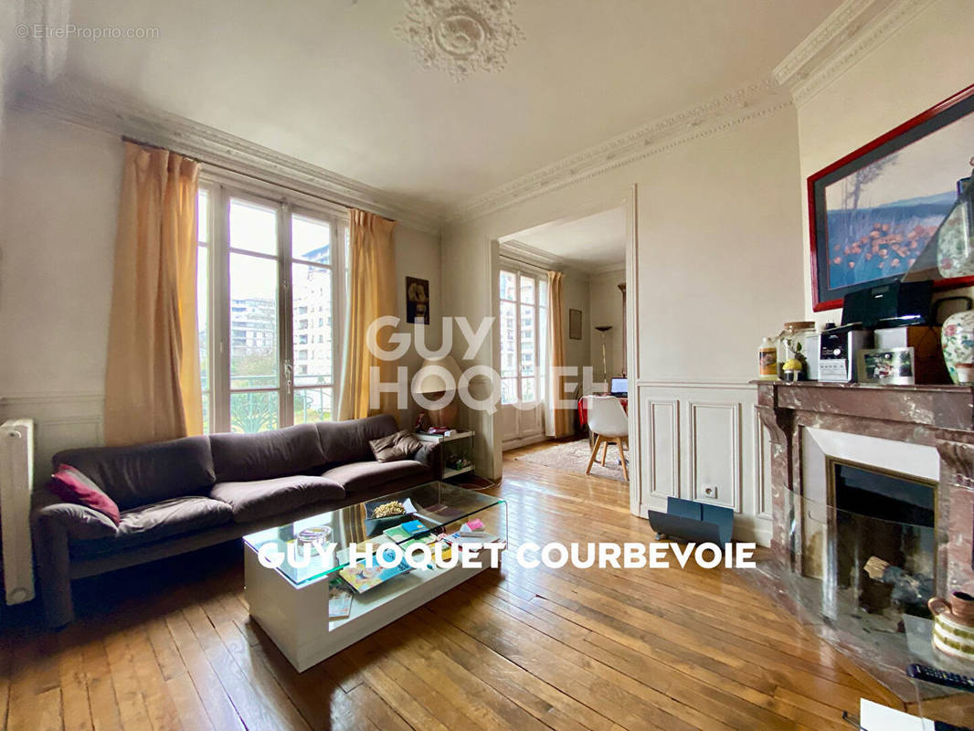 Appartement à COURBEVOIE