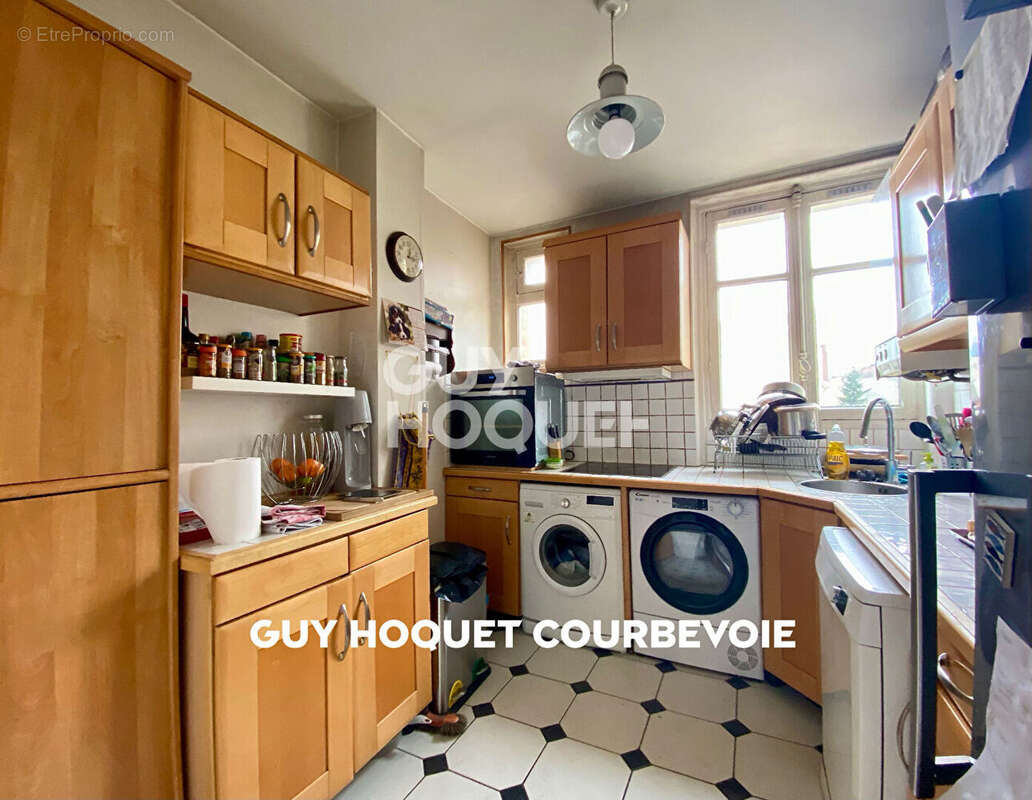 Appartement à COURBEVOIE