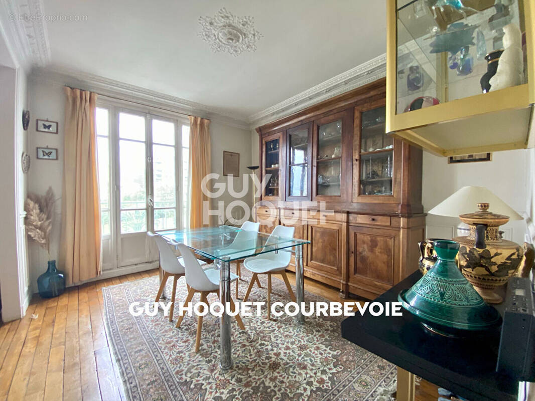 Appartement à COURBEVOIE