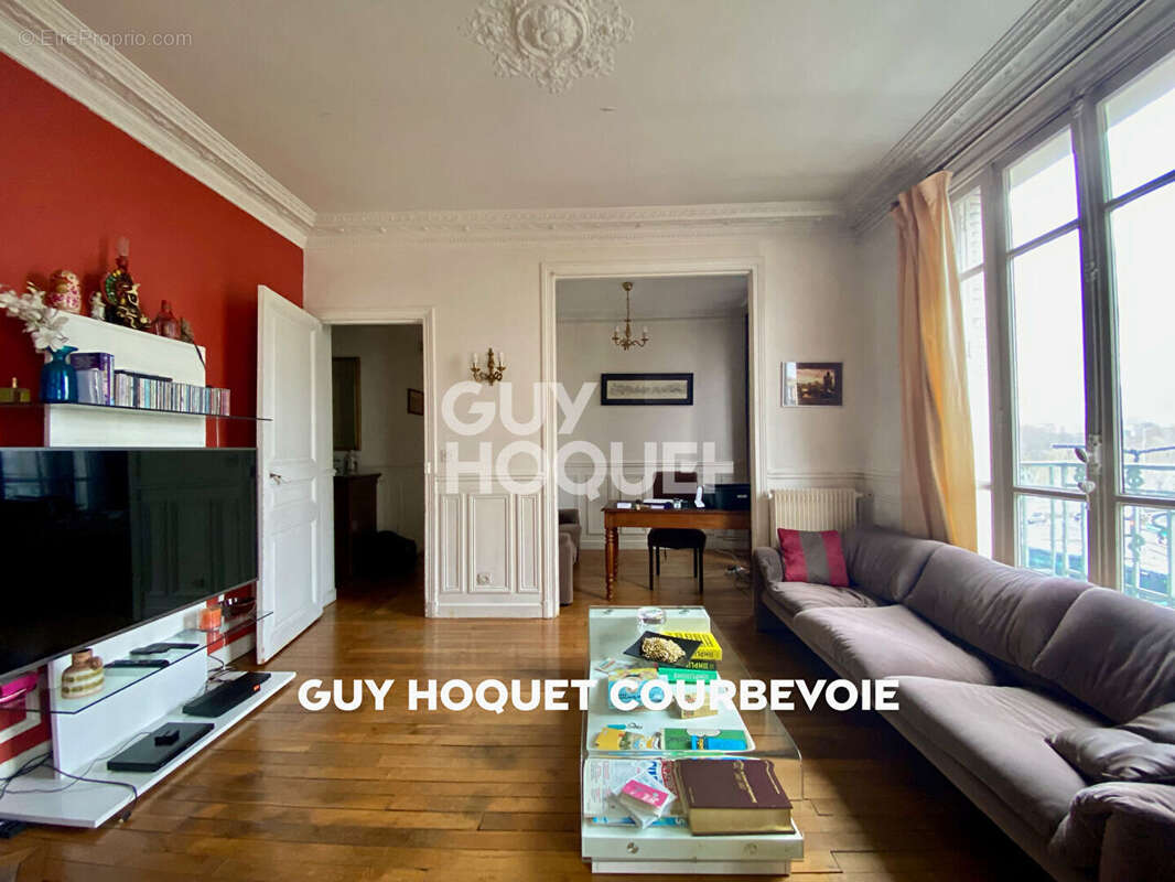 Appartement à COURBEVOIE