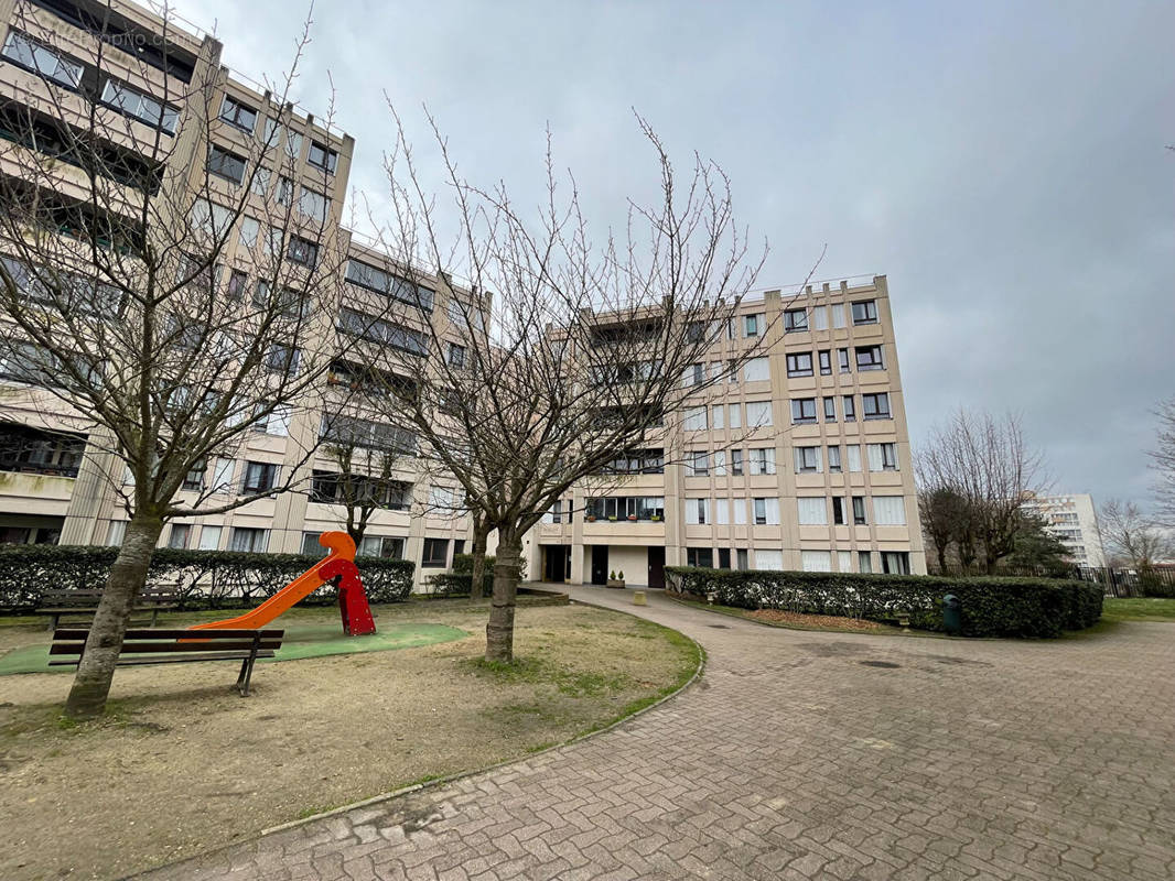 Appartement à SARTROUVILLE