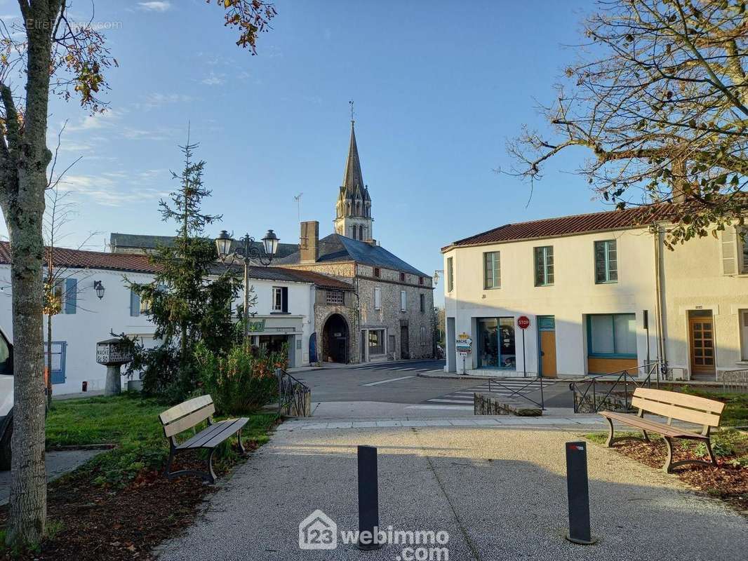 Maison à BEAULIEU-SOUS-LA-ROCHE