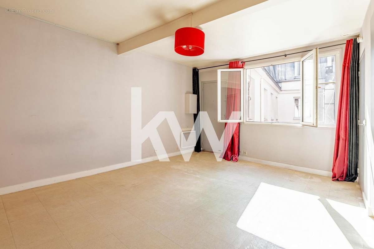 Appartement à PARIS-1E