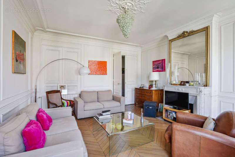 Appartement à PARIS-17E