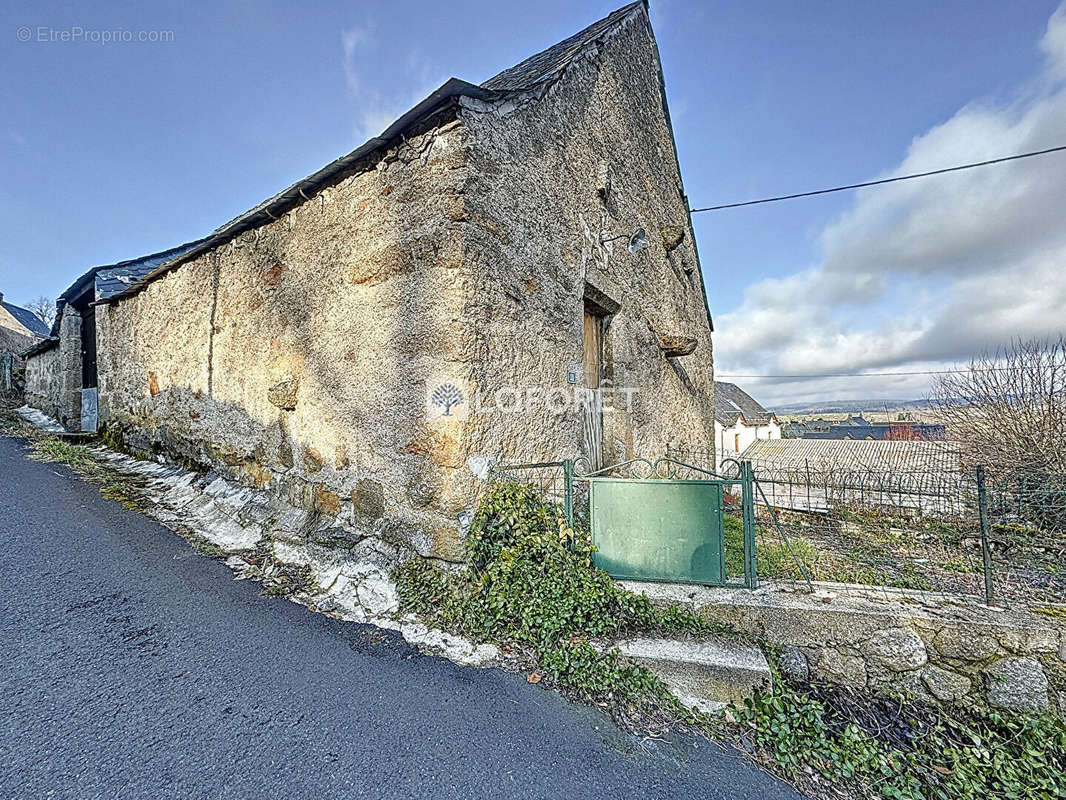 Maison à SAINT-REMY-DE-CHAUDES-AIGUES