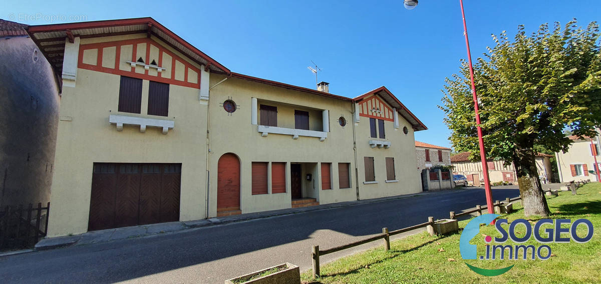 Appartement à ROQUEFORT