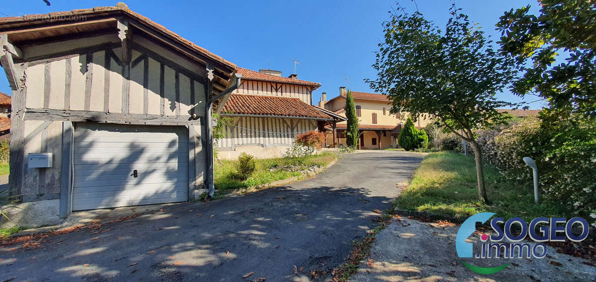 Appartement à ROQUEFORT