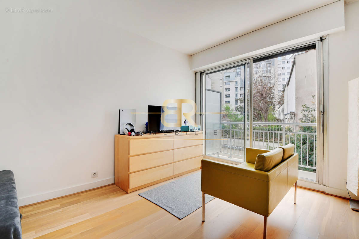 Appartement à PARIS-19E