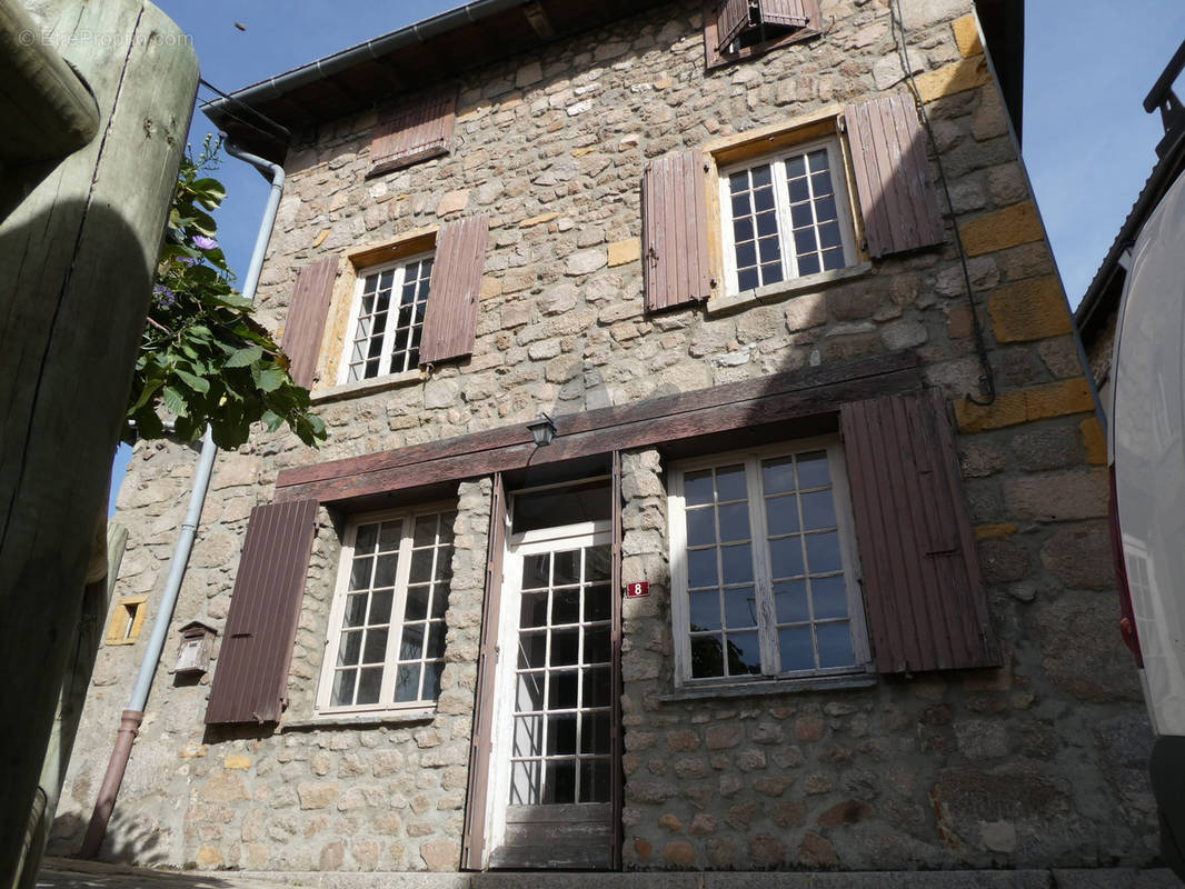 Maison à MONTROTTIER