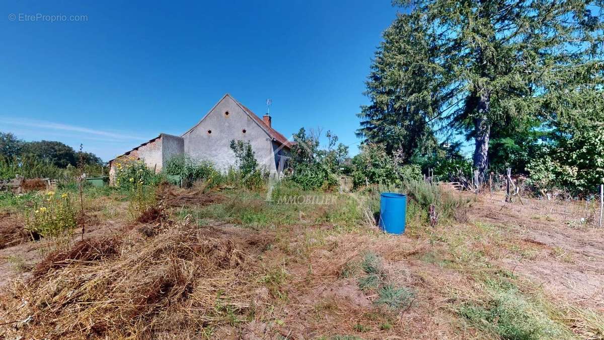 Maison à THIEL-SUR-ACOLIN