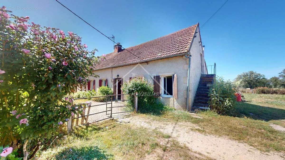 Maison à THIEL-SUR-ACOLIN