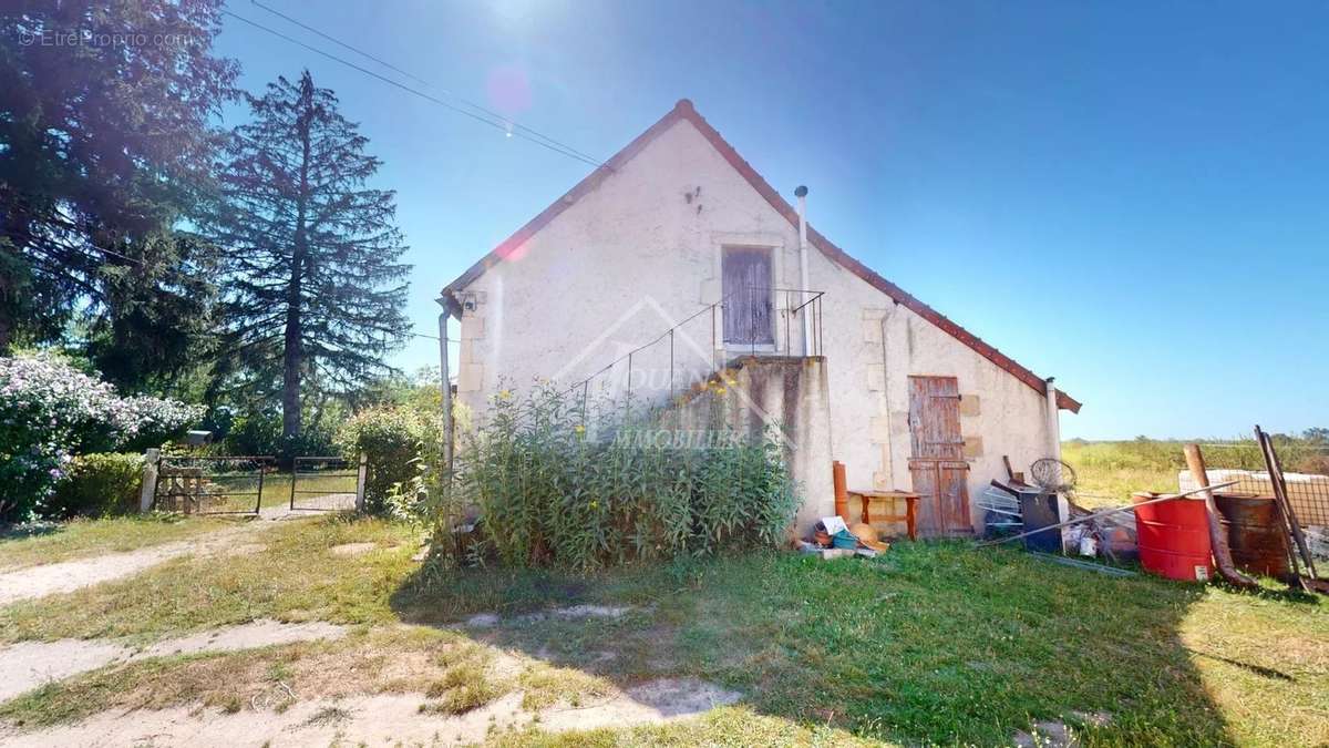 Maison à THIEL-SUR-ACOLIN