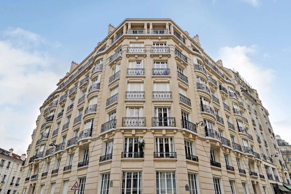 Appartement à PARIS-16E