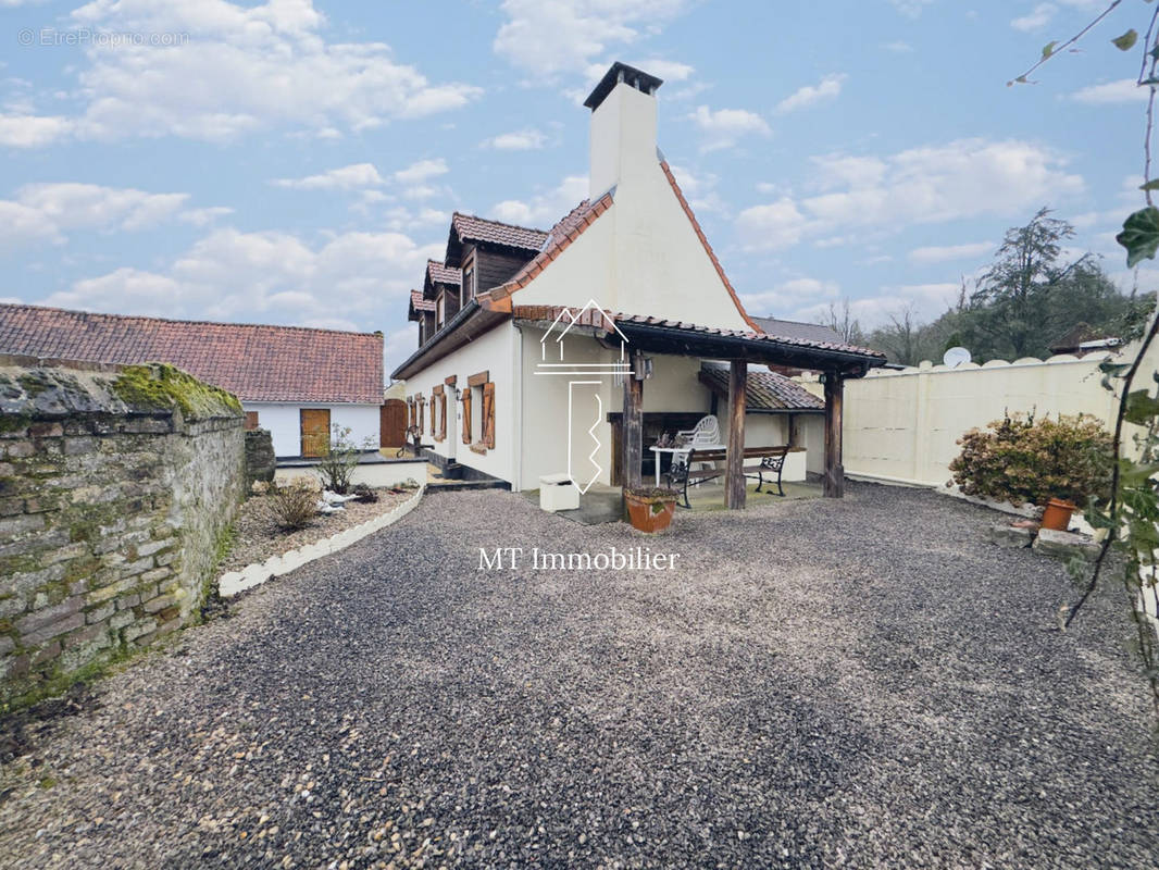 Maison à BEAURAINVILLE