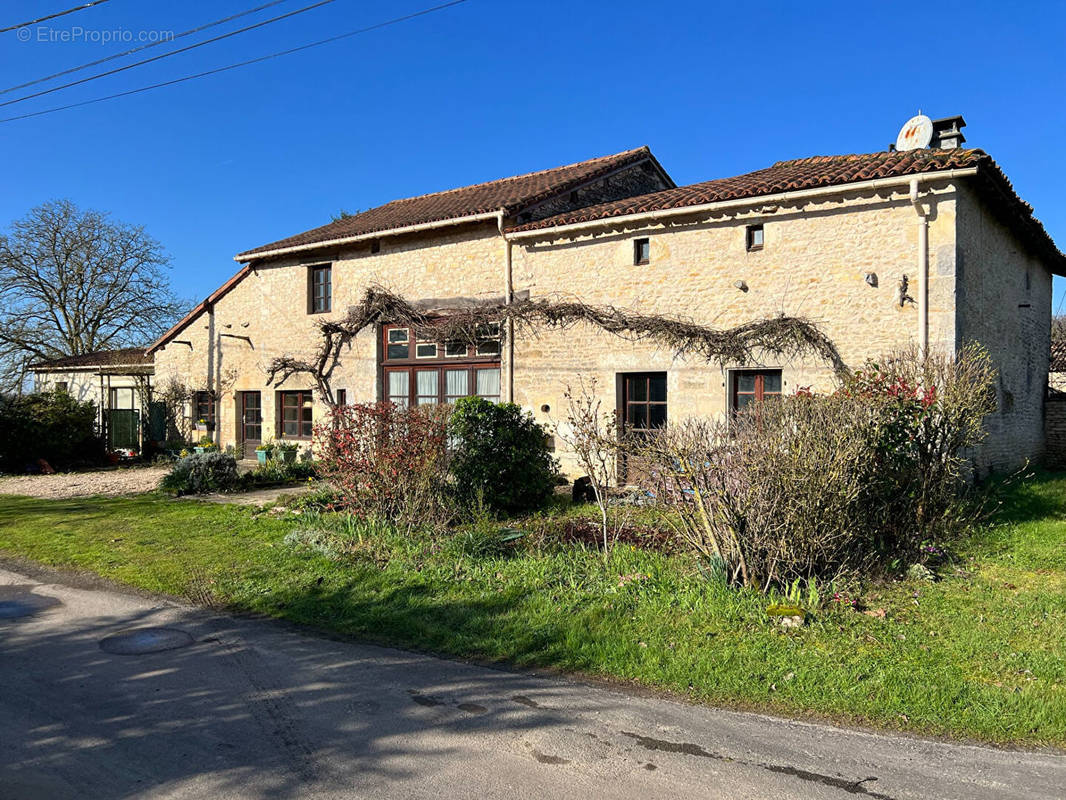 Maison à SAVIGNE