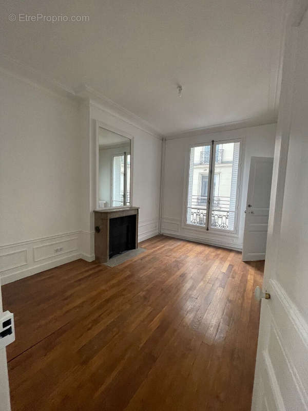 Appartement à PARIS-14E