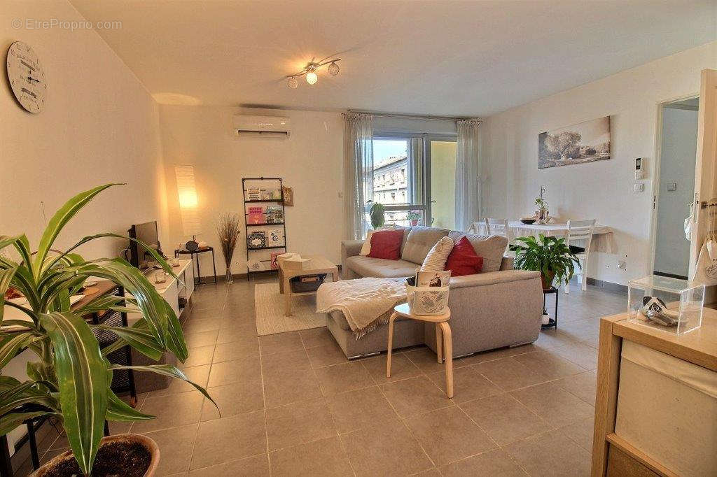 Appartement à MARSEILLE-1E