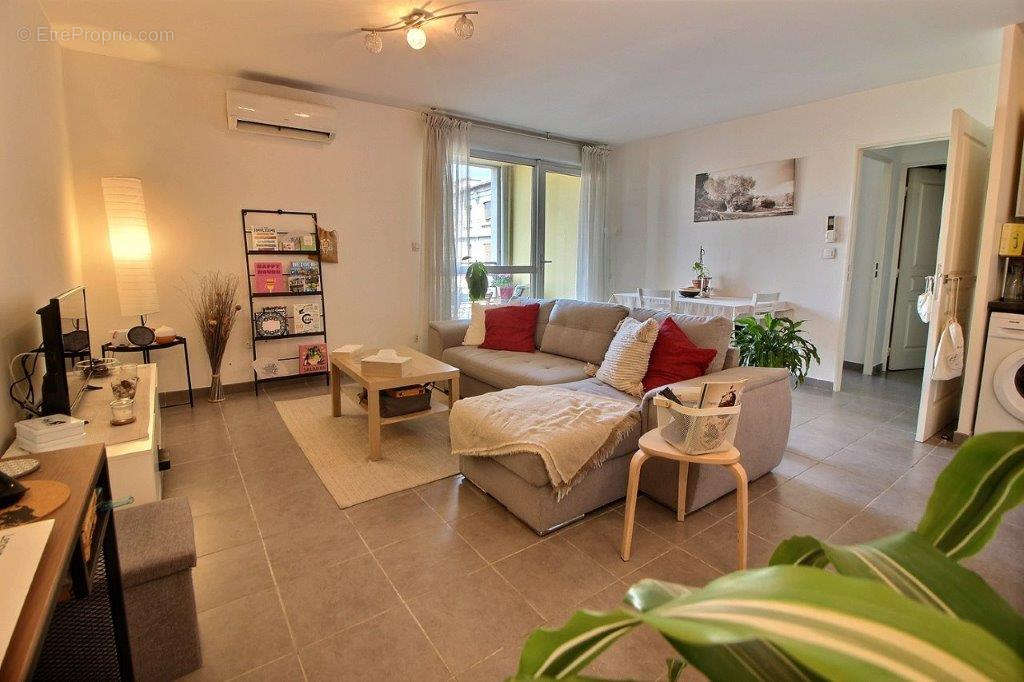 Appartement à MARSEILLE-1E