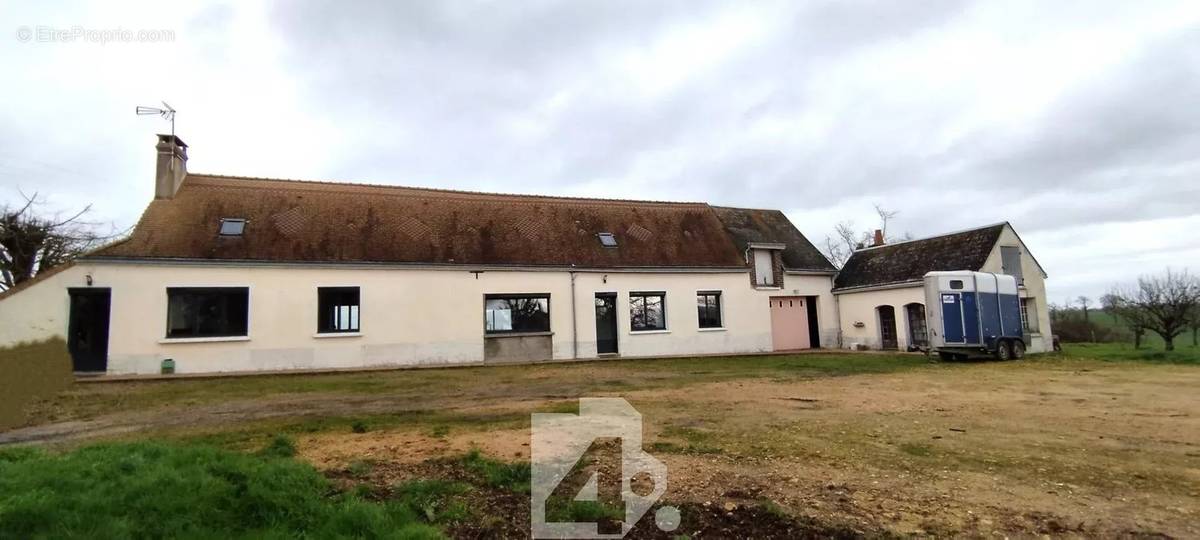 Maison à SAVIGNY-SUR-BRAYE