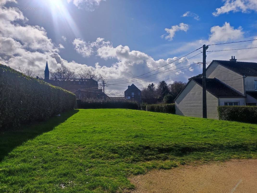 Terrain à SAINT-PIERRE-EGLISE