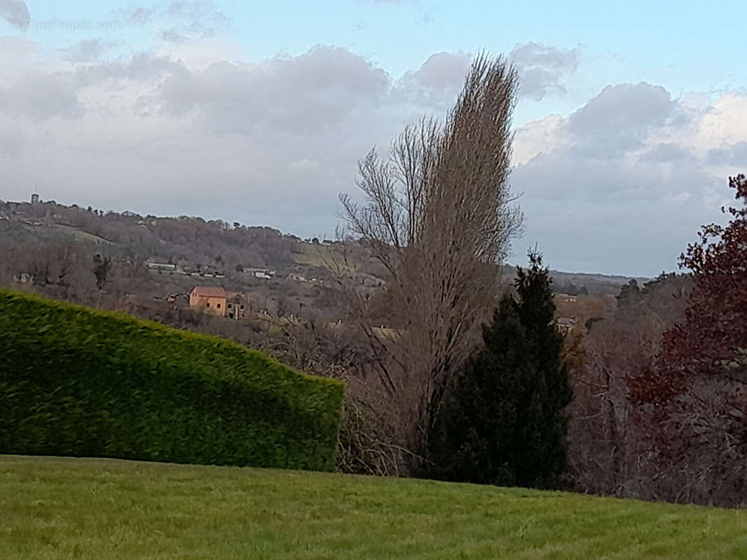 Terrain à ROUFFIGNAC-SAINT-CERNIN-DE-REILHAC