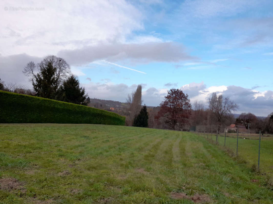 Terrain à ROUFFIGNAC-SAINT-CERNIN-DE-REILHAC