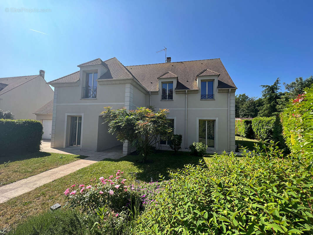 Maison à LE MESNIL-LE-ROI