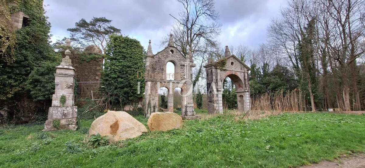 Maison à PLOUEGAT-GUERAND