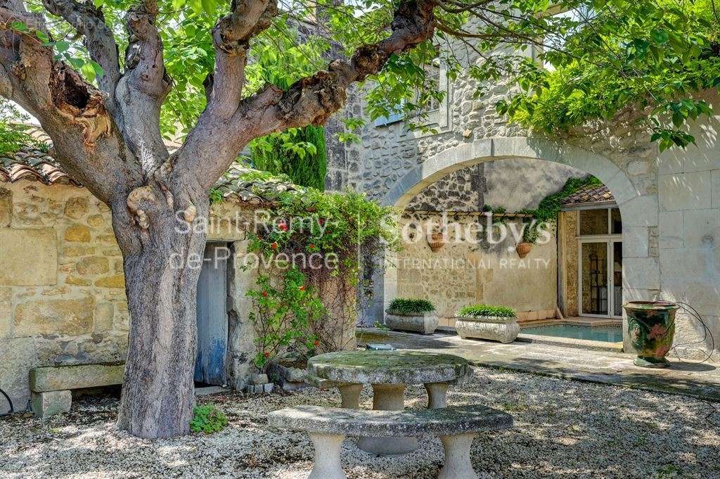 Maison à FONTVIEILLE