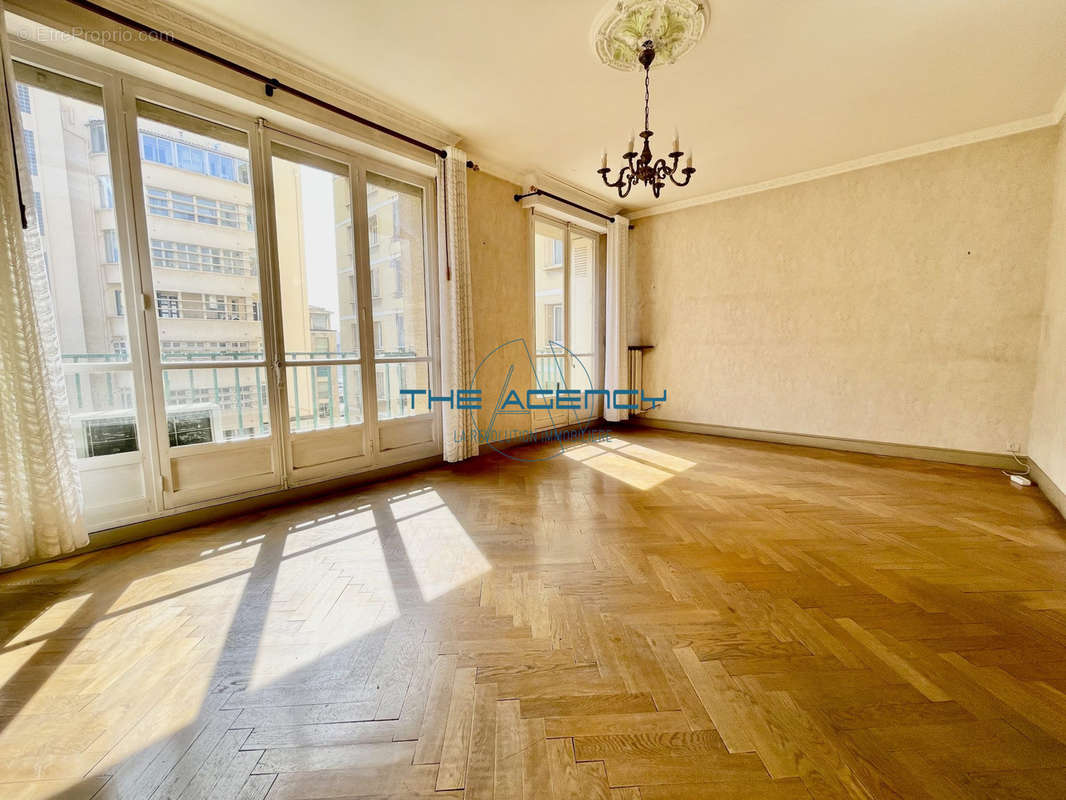 Appartement à MARSEILLE-2E