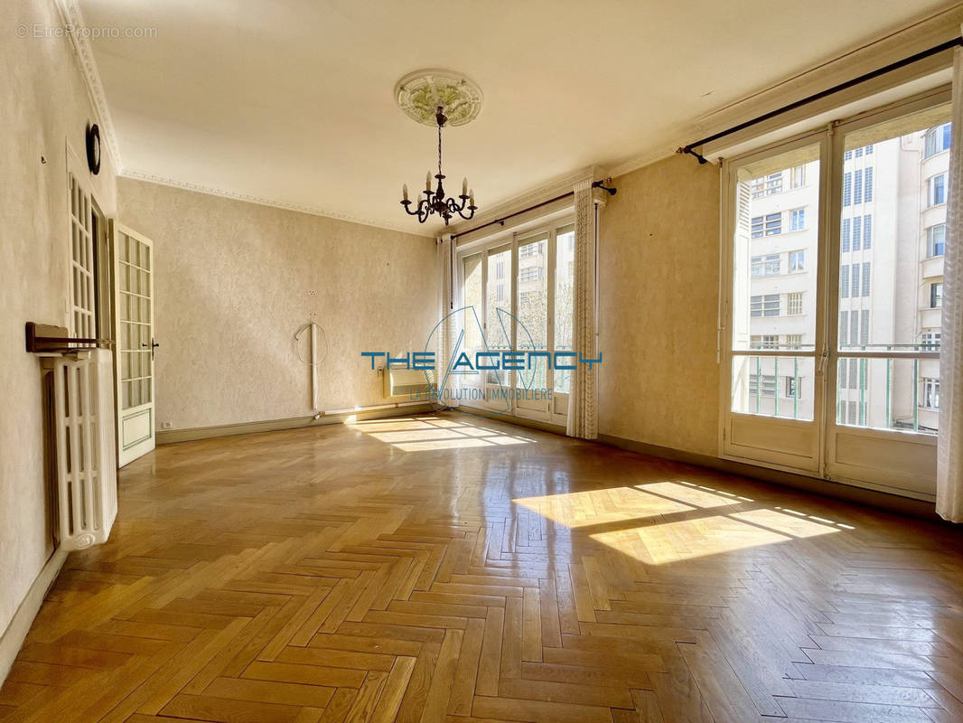 Appartement à MARSEILLE-2E