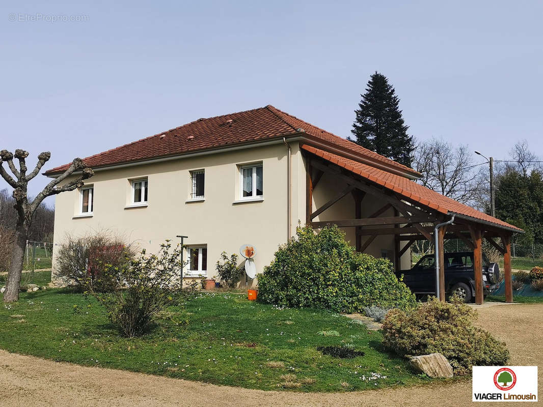 Maison à SAINT-YRIEIX-LA-PERCHE