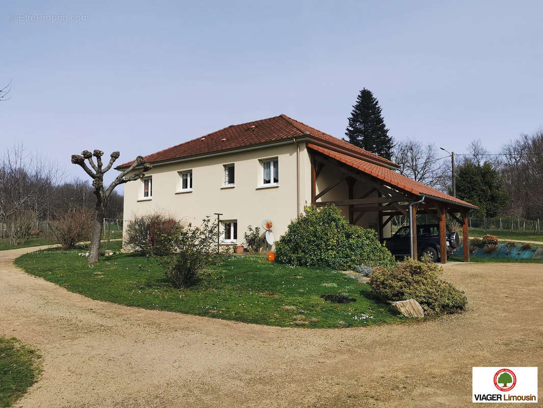 Maison à SAINT-YRIEIX-LA-PERCHE